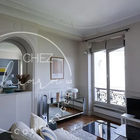 A Chic Retreat In Parigi