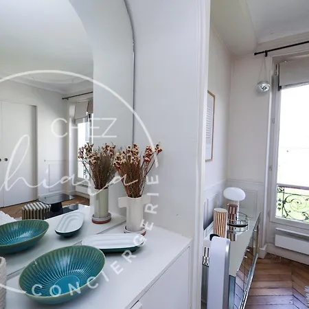 A Chic Retreat In Apartment Paris
