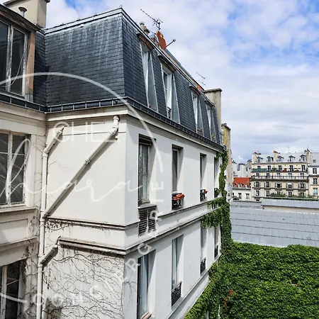A Chic Retreat In Parigi