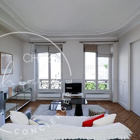 A Chic Retreat In Parigi
